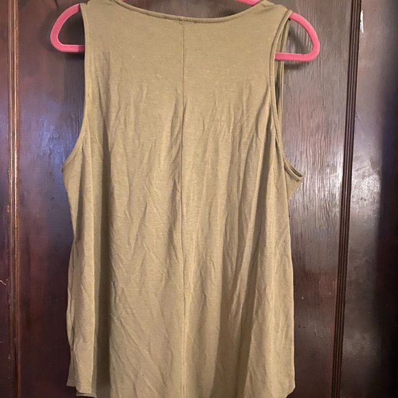 NWOT Womens Tank - Picture 2 of 3